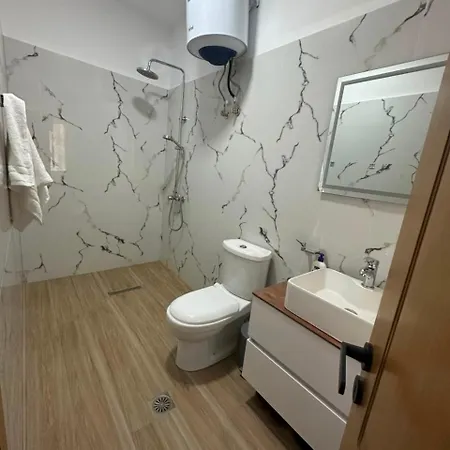 Carcani Rooms * Gjirokastër